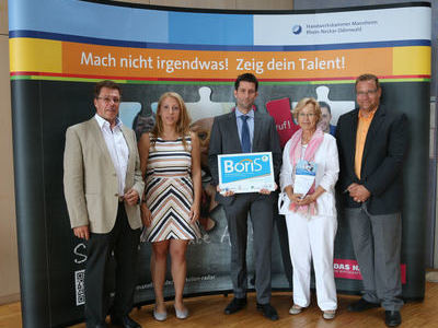 BoriS - Preisverleihung Jrgen Ripplinge, Laura Fetzner, Tobias Naber (zustndig fr die Berufs- und Studienorientierung an der Schule), Gabriele Franke (Schulleiterin), Alexander Urban (v.l.n.r.)